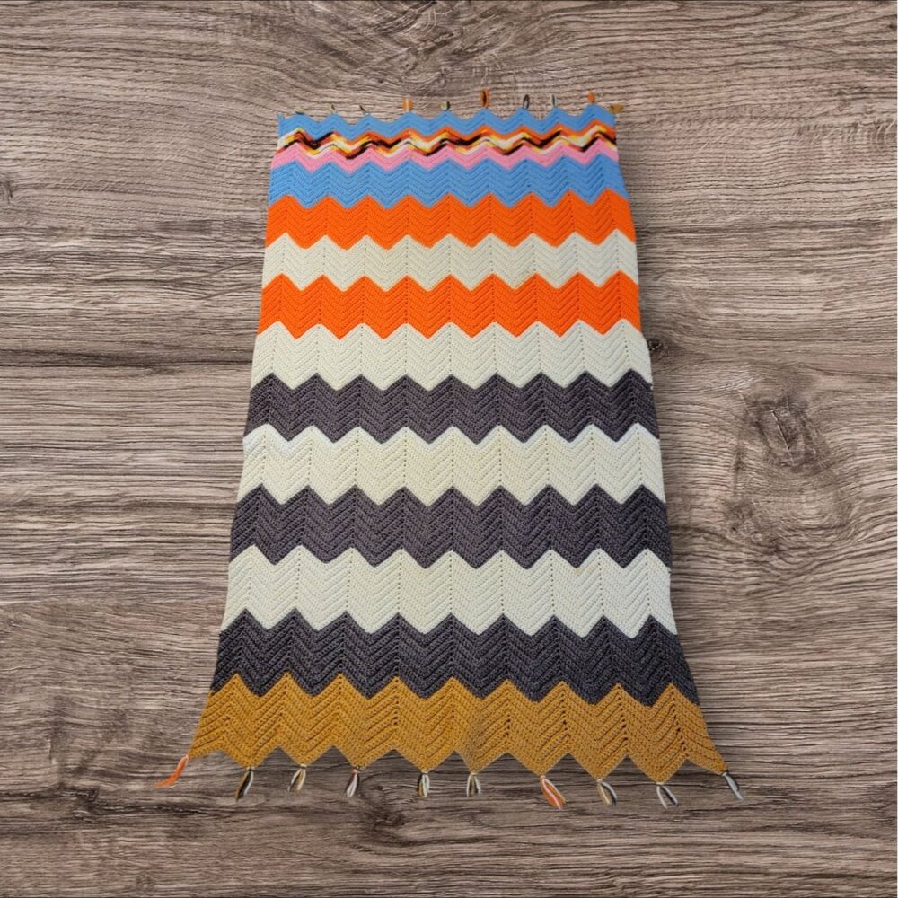 Handmade Crochet Afghan Throw Lap Blanket ZigZag Ripple Chevron Fringe 28 X 50